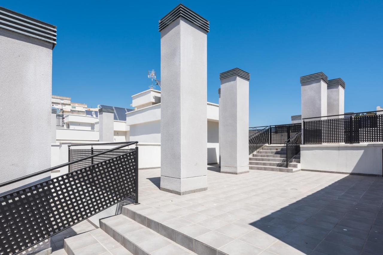 Atico Con Terraza Ac 1Hab En El Centro Y Piscina Comunitaria Apartment Malaga Luaran gambar