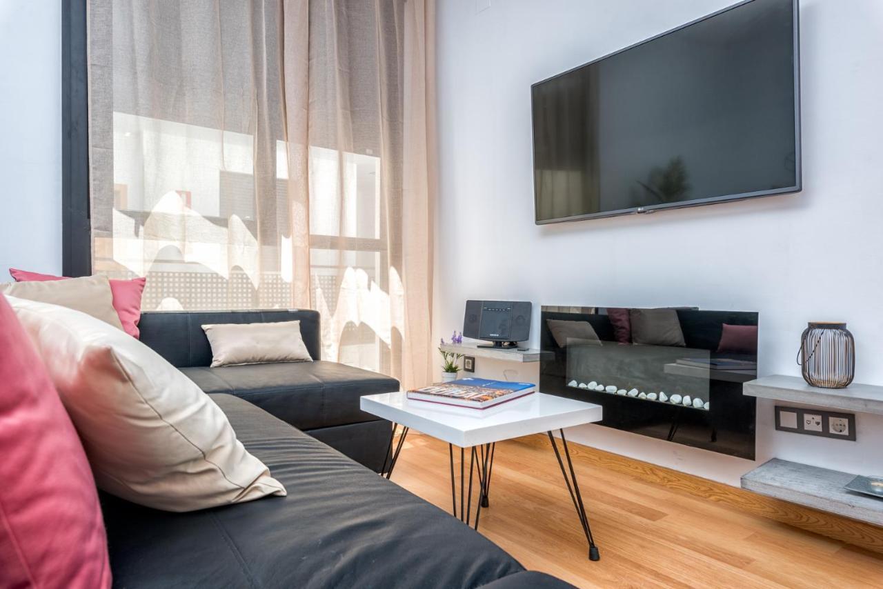 Atico Con Terraza Ac 1Hab En El Centro Y Piscina Comunitaria Apartment Malaga Luaran gambar