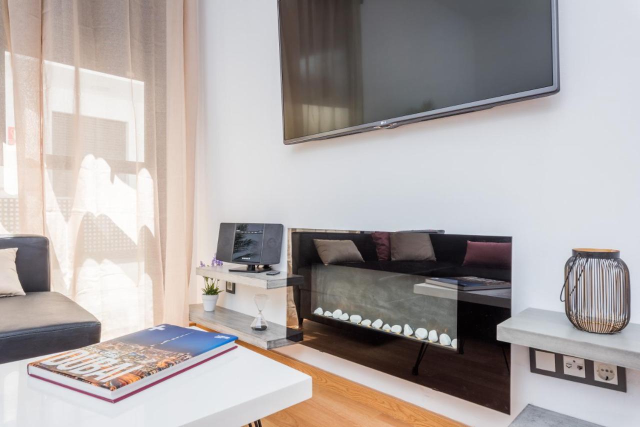 Atico Con Terraza Ac 1Hab En El Centro Y Piscina Comunitaria Apartment Malaga Luaran gambar