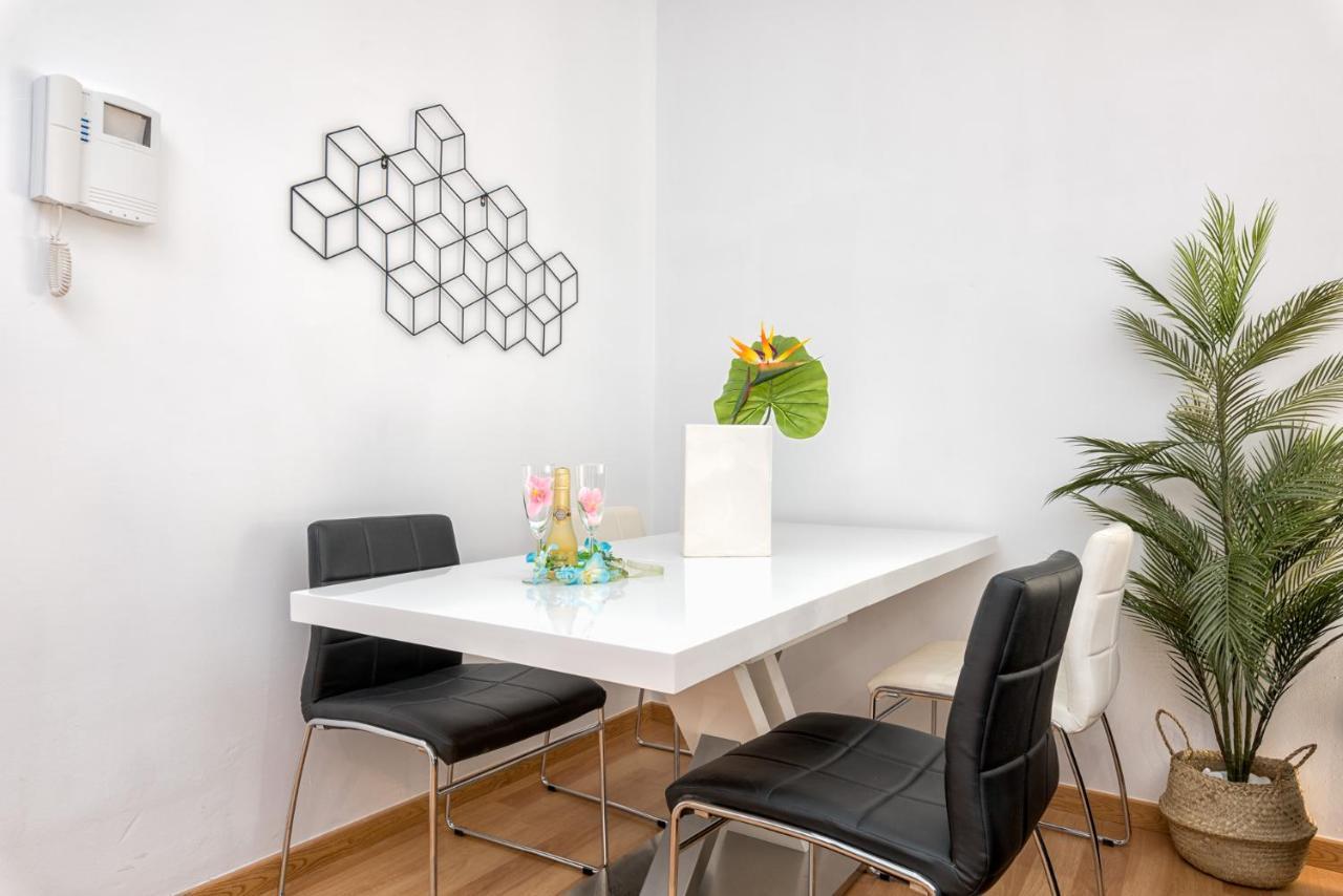 Atico Con Terraza Ac 1Hab En El Centro Y Piscina Comunitaria Apartment Malaga Luaran gambar