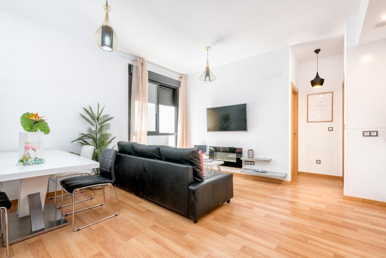 Atico Con Terraza Ac 1Hab En El Centro Y Piscina Comunitaria Apartment Malaga Luaran gambar