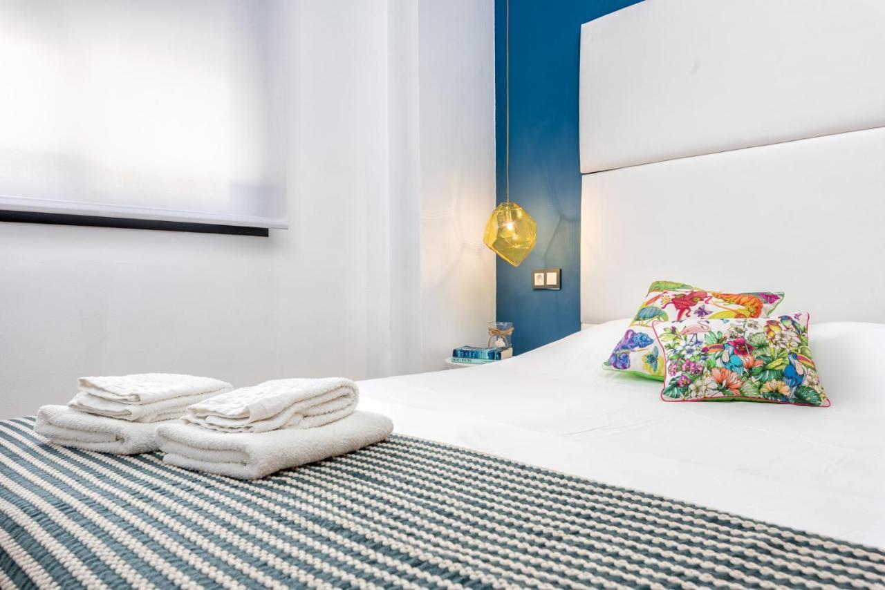 Atico Con Terraza Ac 1Hab En El Centro Y Piscina Comunitaria Apartment Malaga Luaran gambar